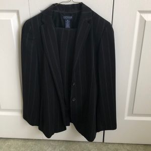 Black pin-striped pant suit size 6 petite.
